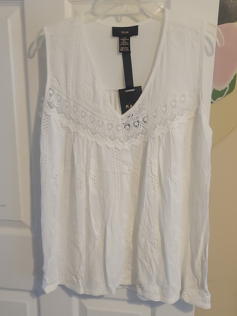 Rain SzLg White Eyelet Lace Camisole Sleeveless Vneck Top  NWT